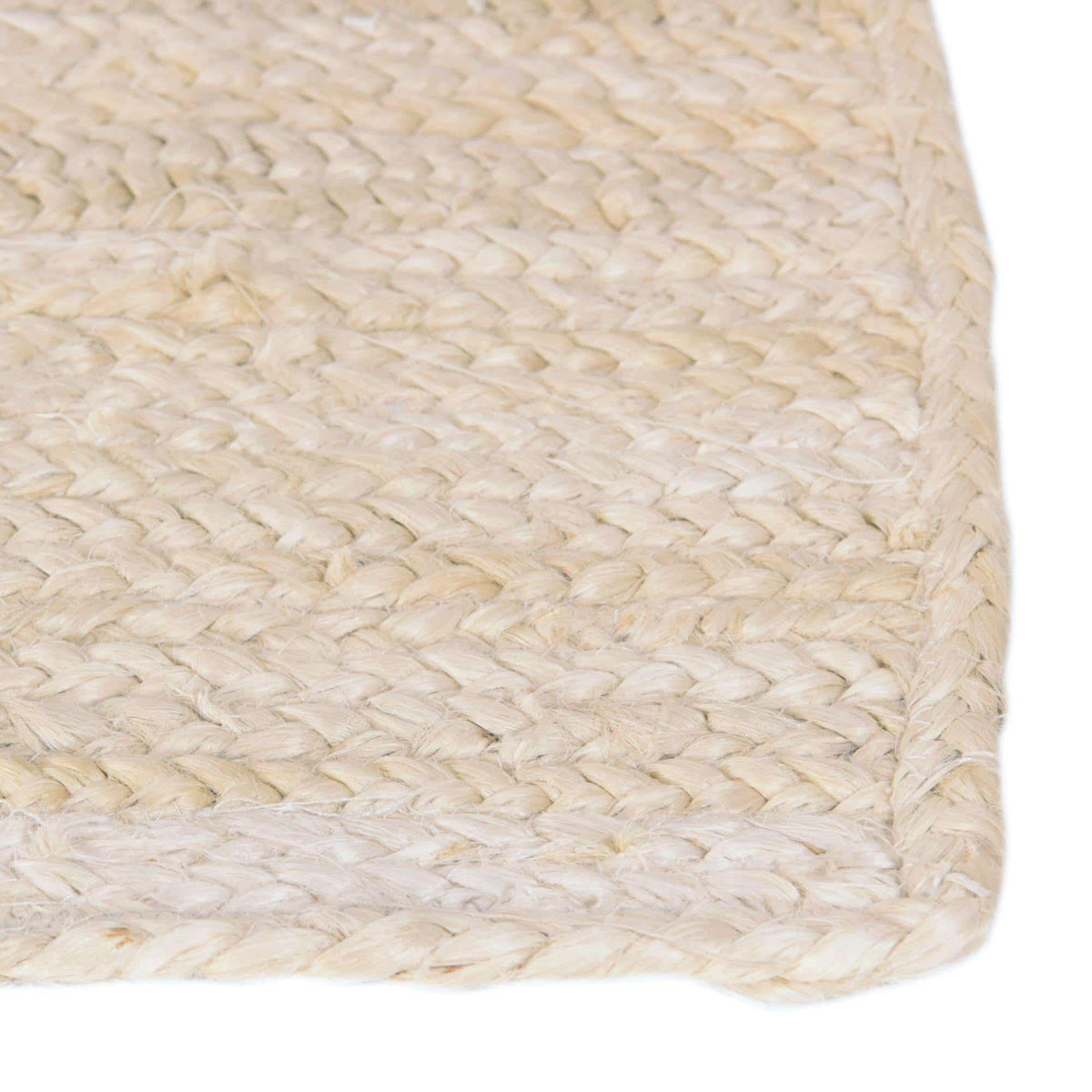 Rechteck Handgeflochten Teppich Braided Jute in Weiss von Hadorn™ - Lifestyle Image