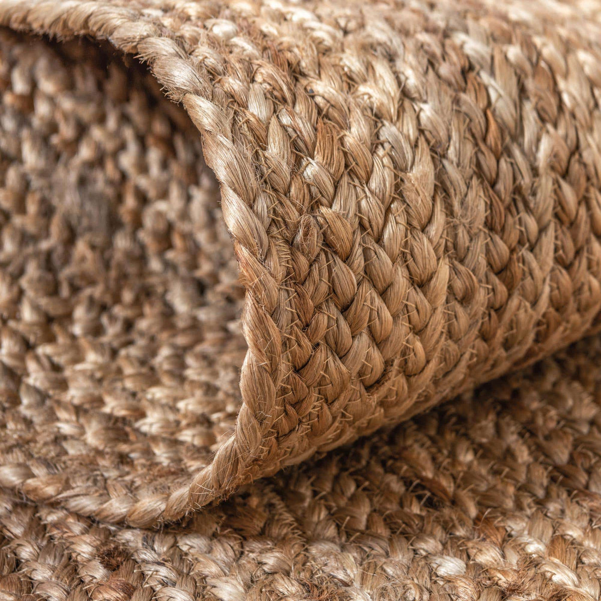 Rechteck Teppich Braided Jute in Natürlich von Hadorn™ - Lifestyle Image