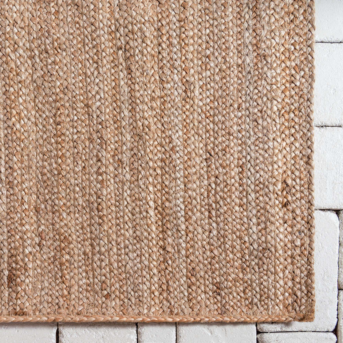 Rechteck Teppich Braided Jute in Natürlich von Hadorn™ - Lifestyle Image