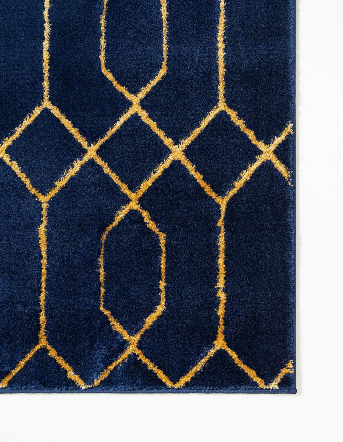 Rechteck Teppich Marilyn Monroe™ Glam Trellis in Marineblaues Gold von Hadorn™ - Lifestyle Image