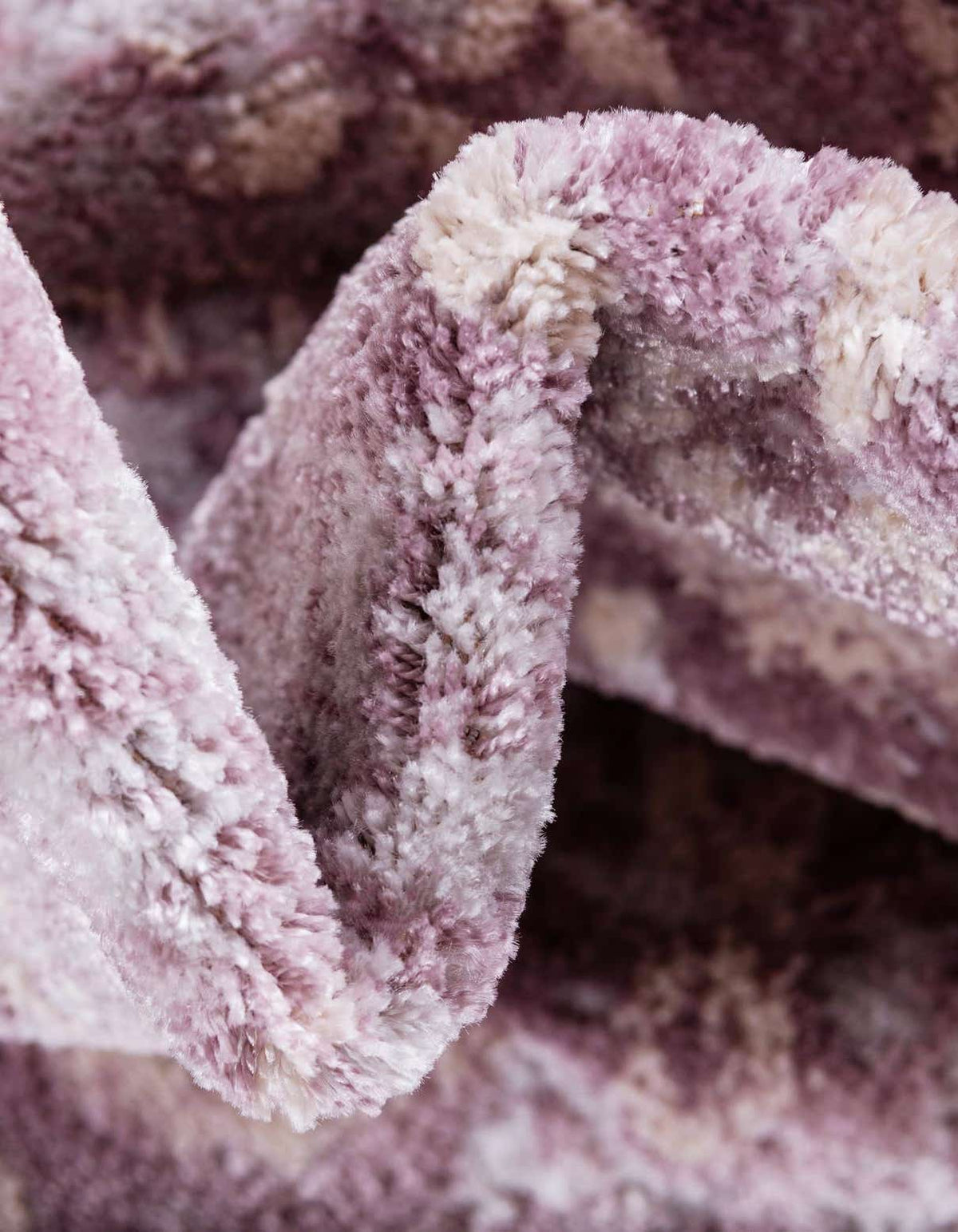 Rund Teppich Legacy in Violett von Hadorn™ - Lifestyle Image