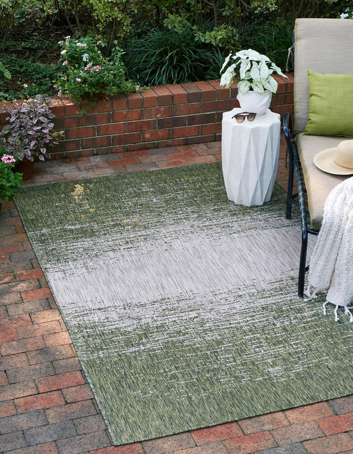 Rechteck Outdoor Teppich Outdoor Modern in Grün von Hadorn™ - Lifestyle Image