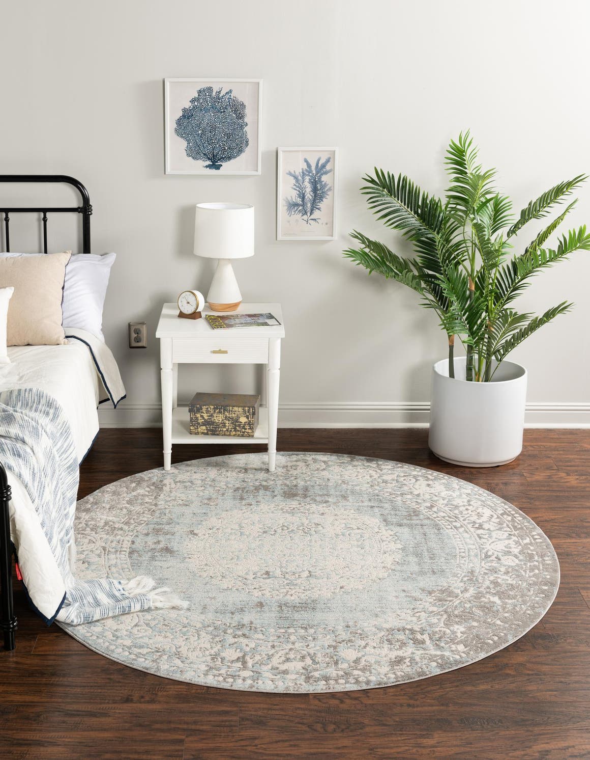 Rund Teppich New Vintage in Hellblau von Hadorn™ - Lifestyle Image