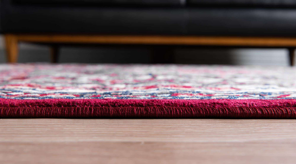 Rund Teppich Nain Design in Rot von Hadorn™ - Lifestyle Image
