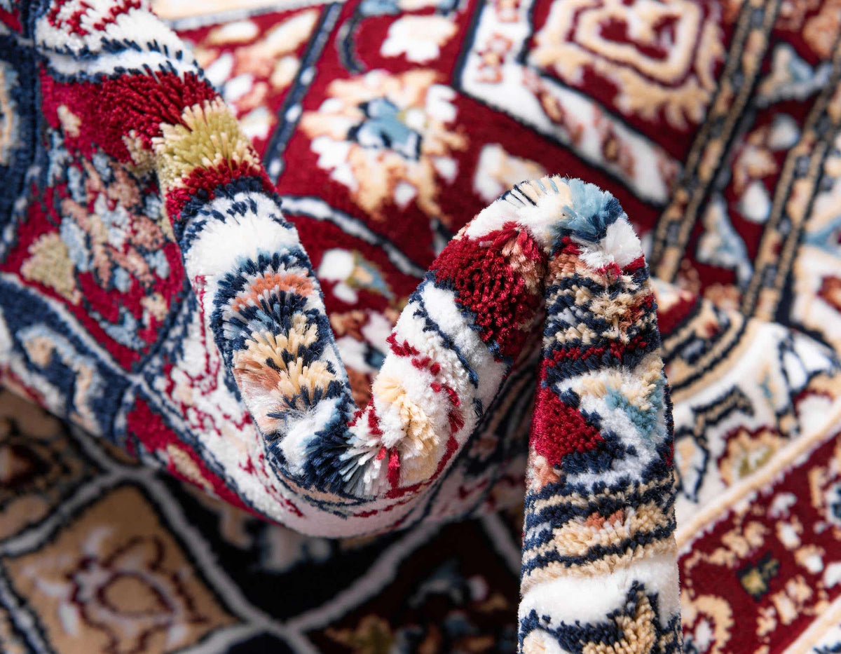Rund Teppich Nain Design in Rot von Hadorn™ - Lifestyle Image
