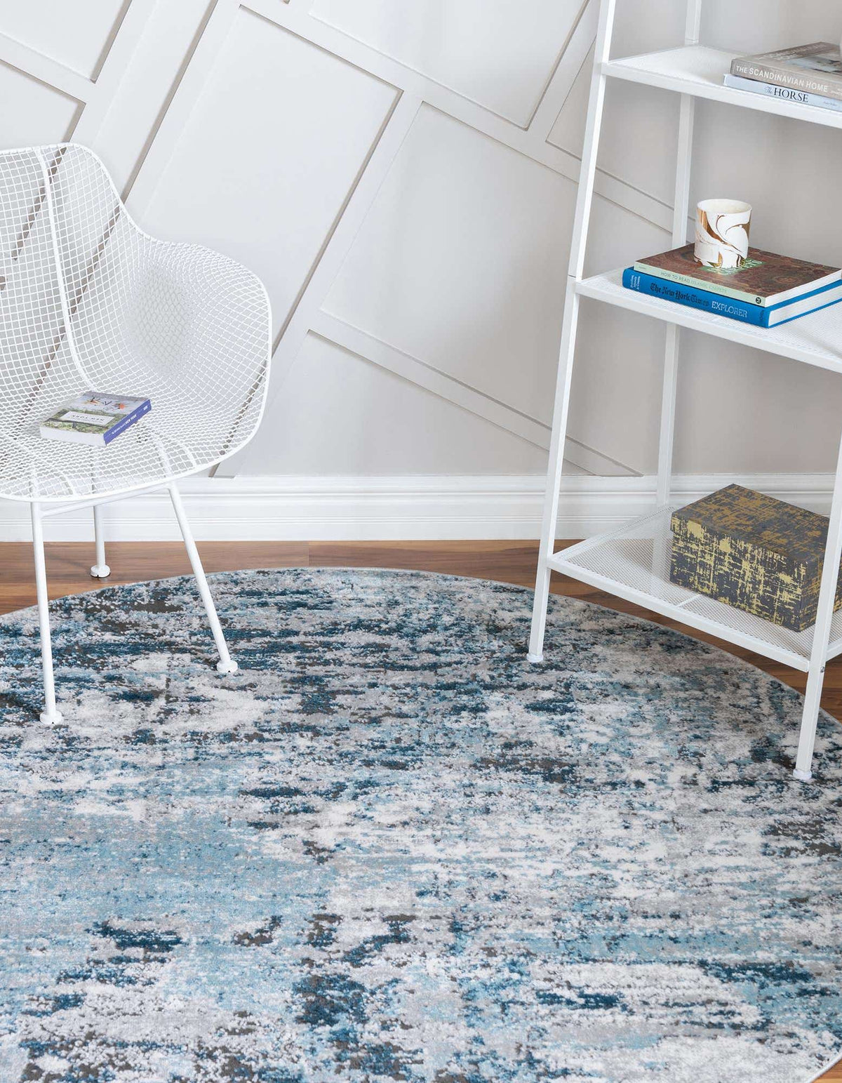 Rund Teppich Leipzig in Blau von Hadorn™ - Lifestyle Image