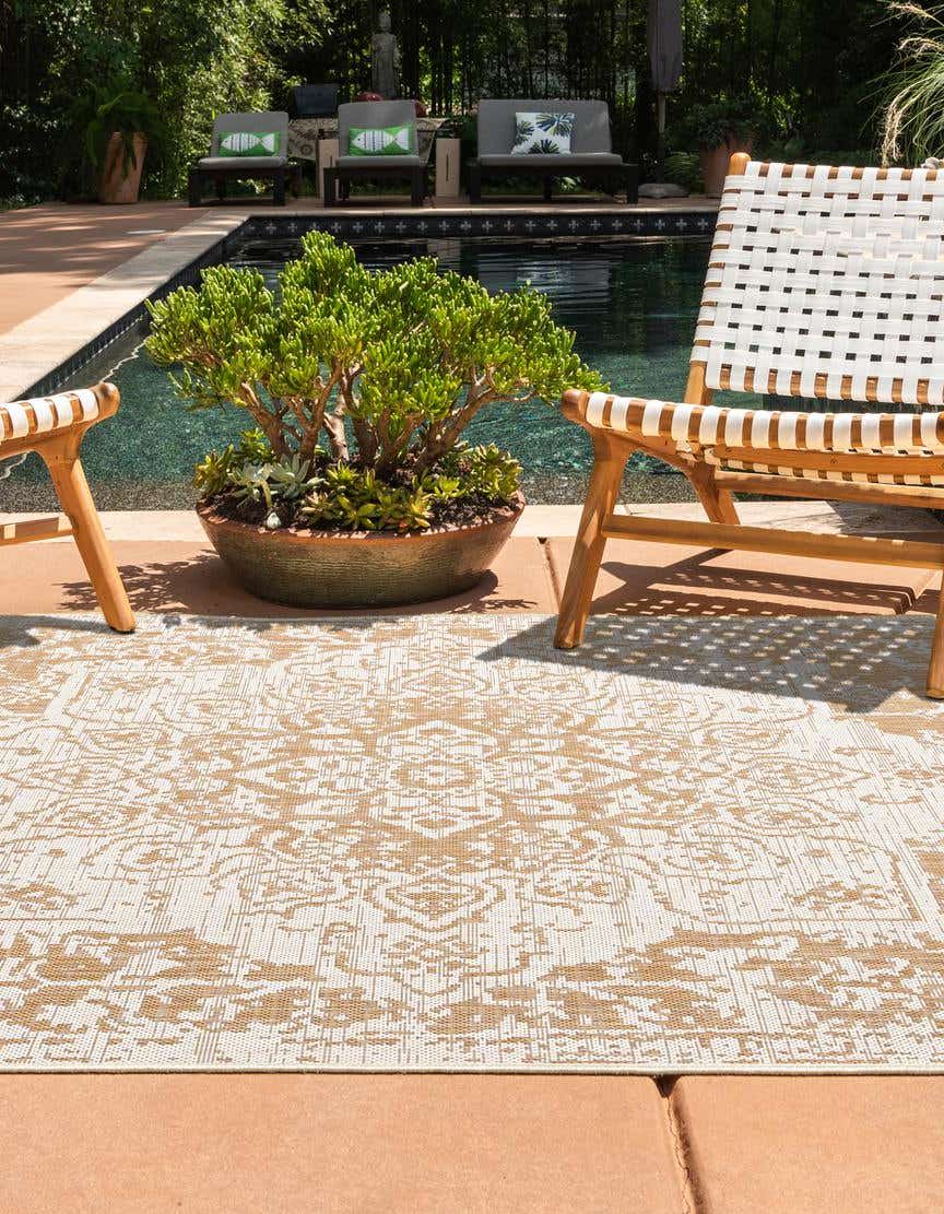 Rechteck Outdoor Teppich Jill Zarin Outdoor in Beige von Hadorn™ - Lifestyle Image