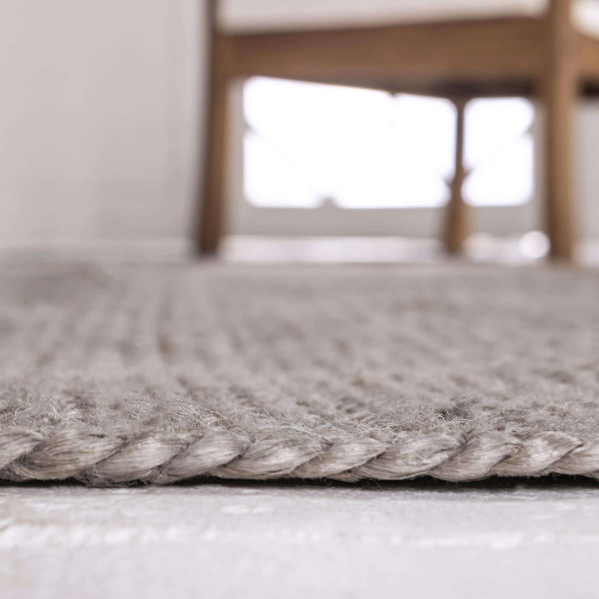 Oval Teppich Braided Jute in Grau von Hadorn™ - Lifestyle Image