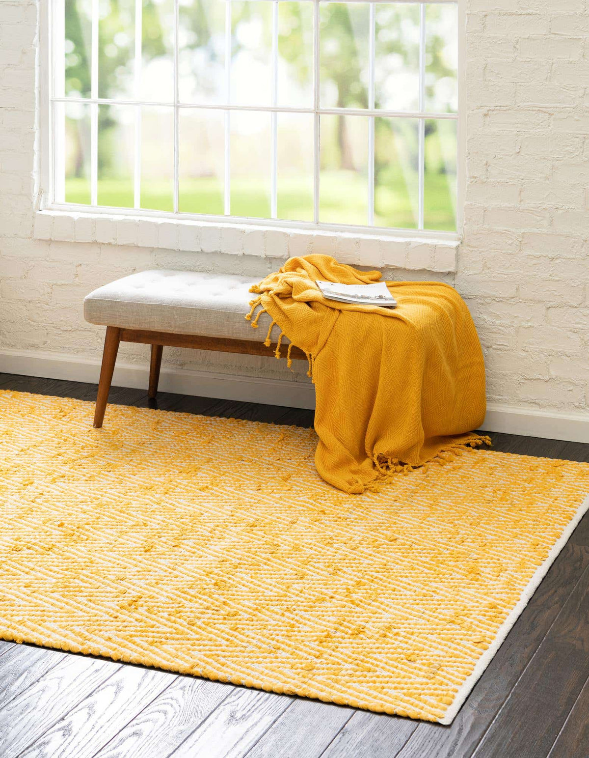 Rechteck Handgeflochten Teppich Chindi Chevron in Gelb von Hadorn™ - Lifestyle Image