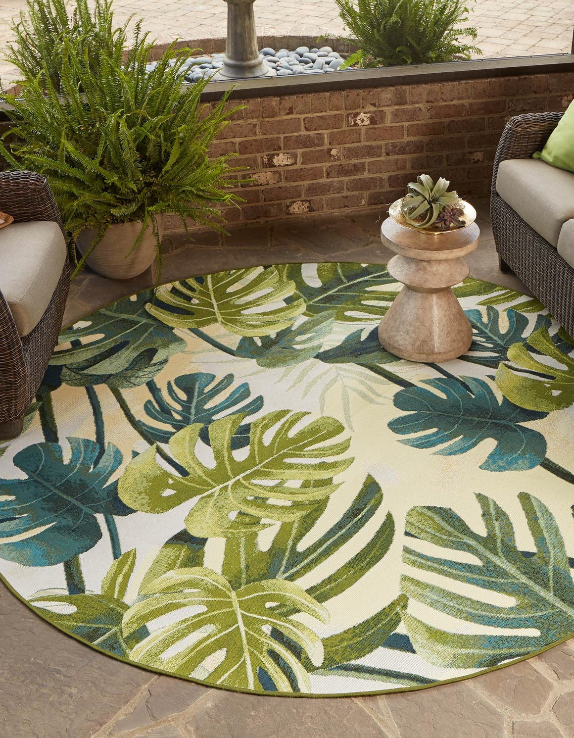 Rund Outdoor Teppich Outdoor Botanical in Grün von Hadorn™ - Lifestyle Image