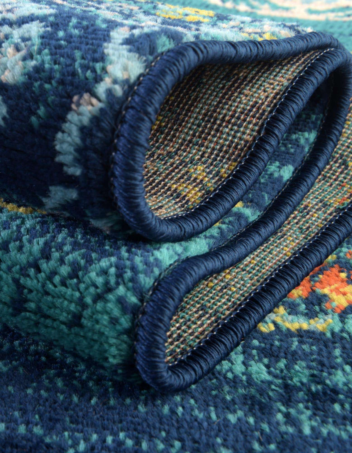 Oval Teppich Azalea in Marineblau von Hadorn™ - Lifestyle Image