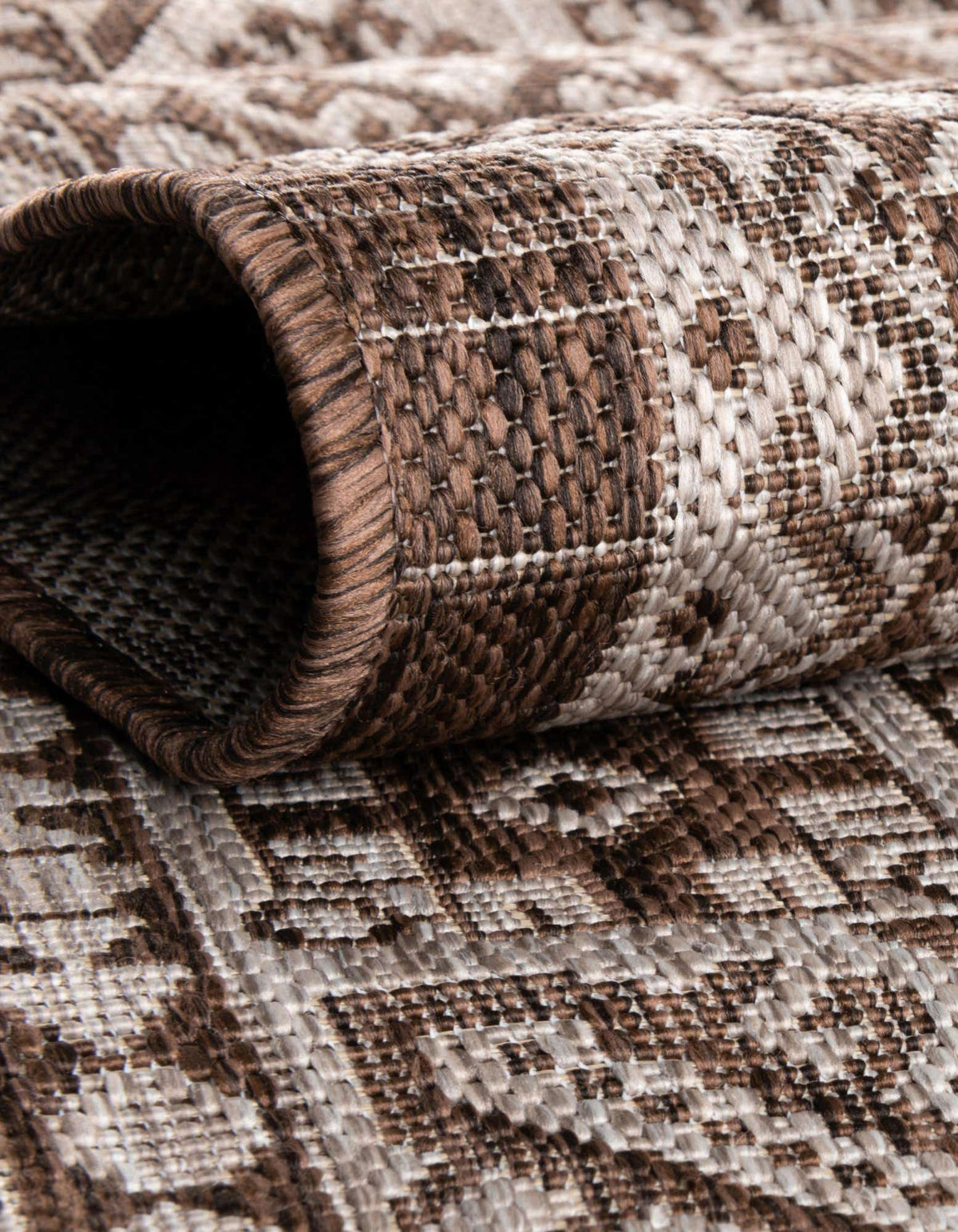 Achteck Outdoor Teppich Outdoor Aztec in Braun von Hadorn™ - Lifestyle Image