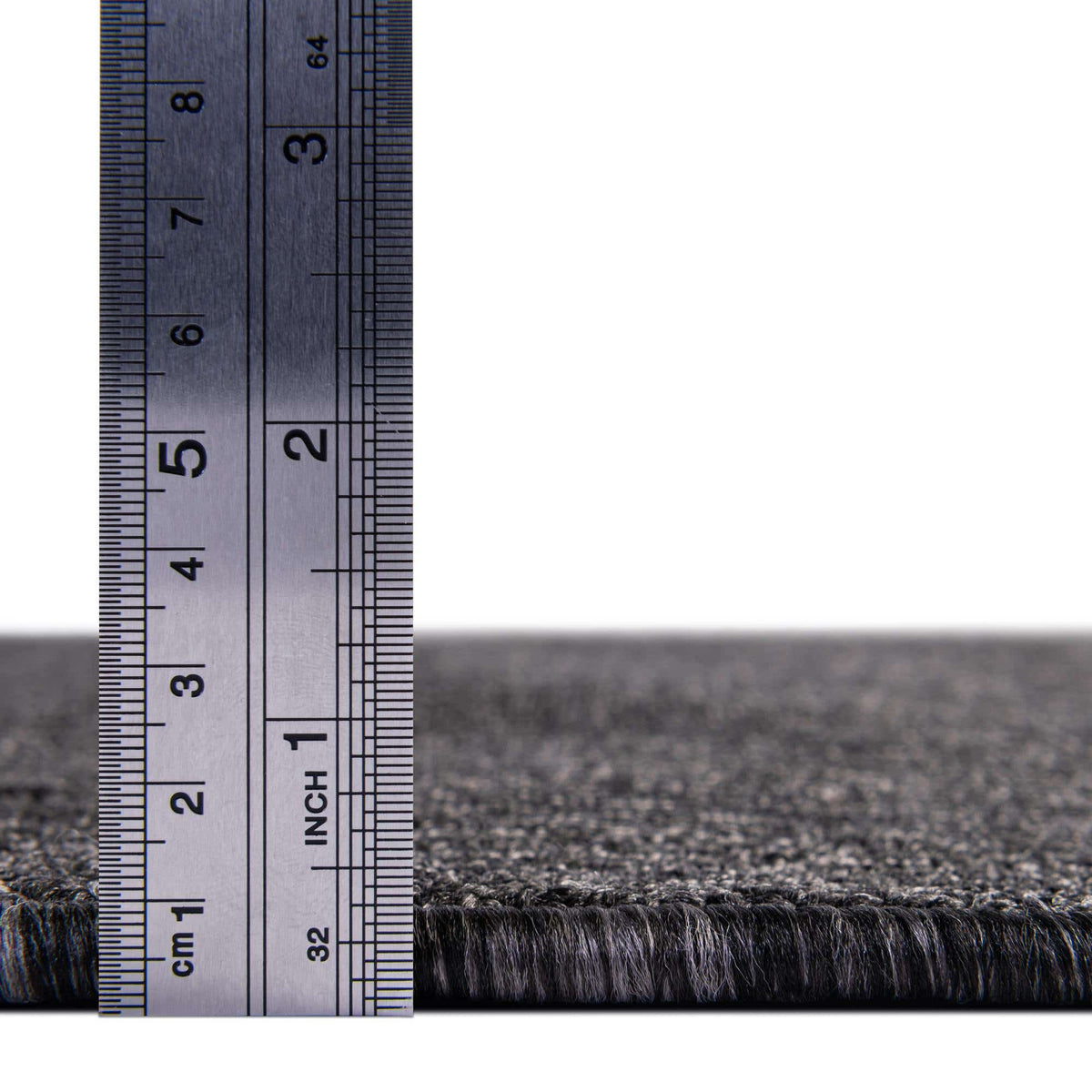 Quadratisch Teppich Everyday Solid in Holzkohle von Hadorn™ - Lifestyle Image