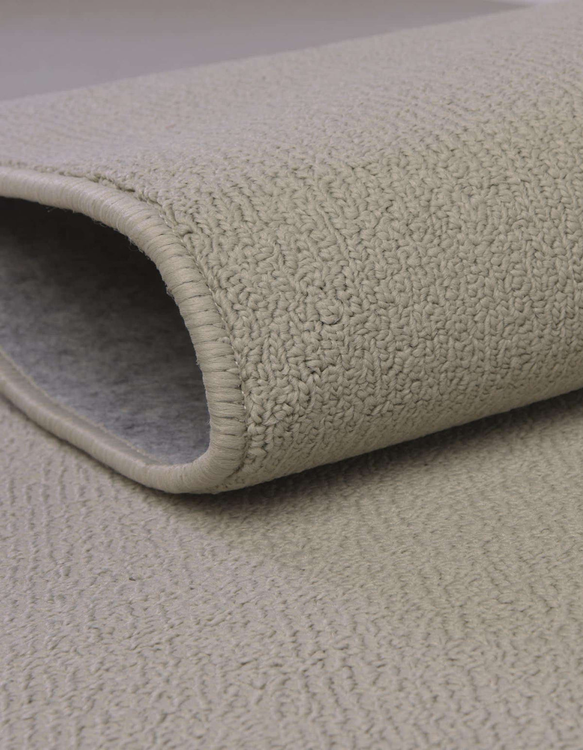 Rechteck Teppich Everyday Solid in Hellgrau von Hadorn™ - Lifestyle Image