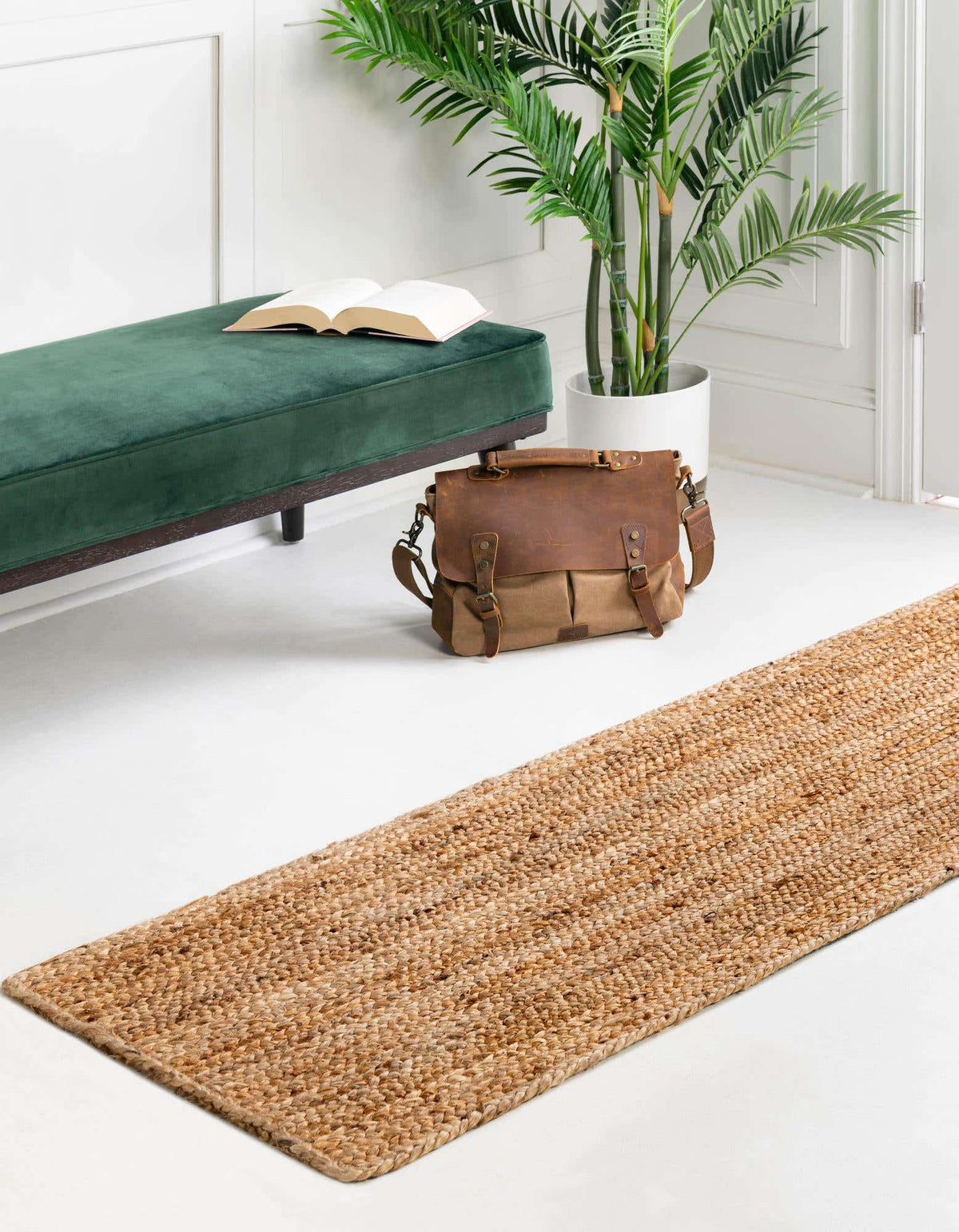 Läufer Handgeflochten Teppich Braided Jute Luxe in Natürlich von Hadorn™ - Lifestyle Image