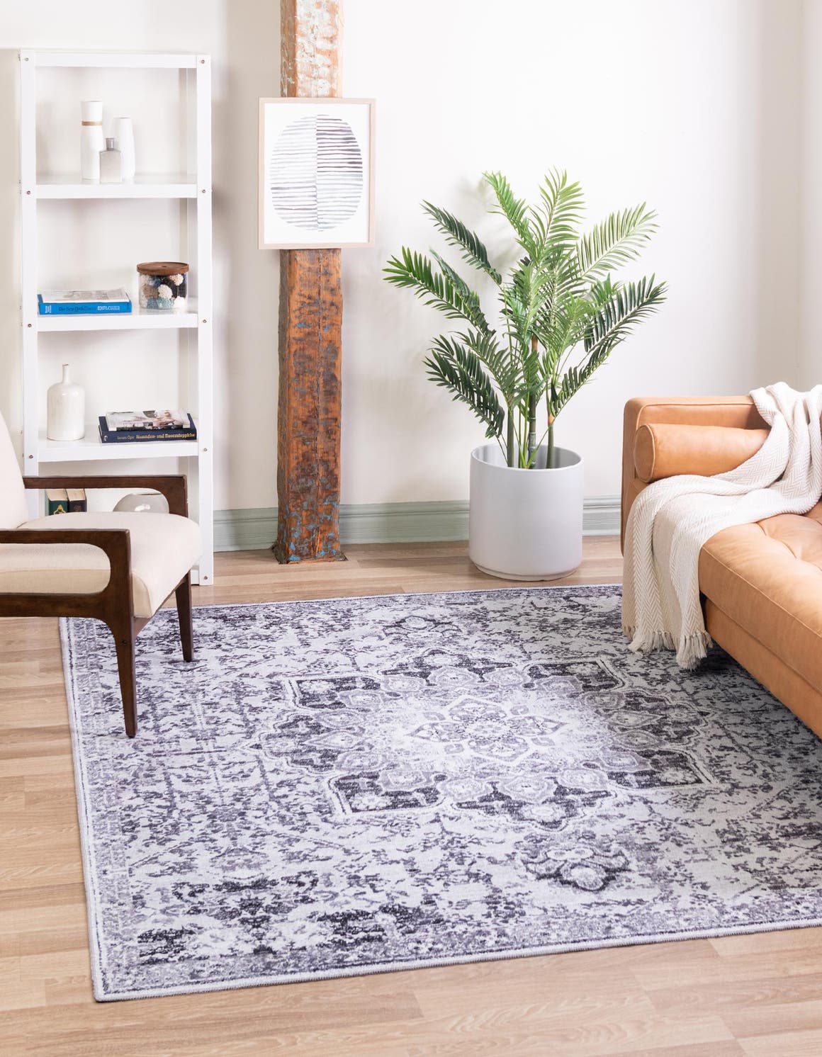 Quadratisch Teppich Renaissance in Hellgrau von Hadorn™ - Lifestyle Image