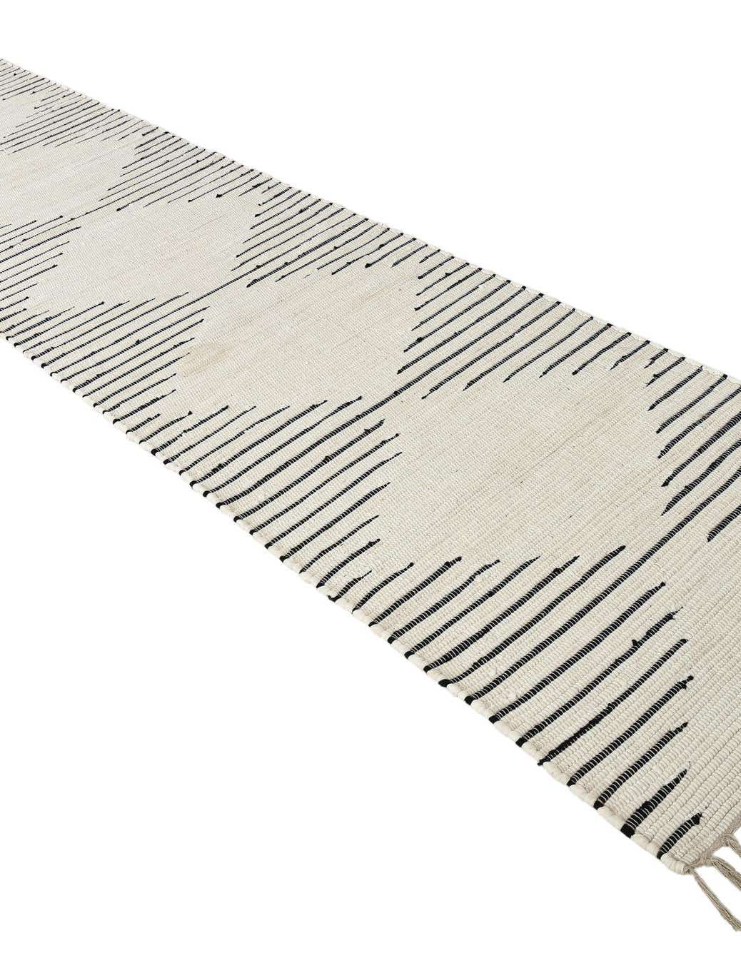 Läufer Handgeflochten Teppich Chindi Cotton in Weiss von Hadorn™ - Lifestyle Image