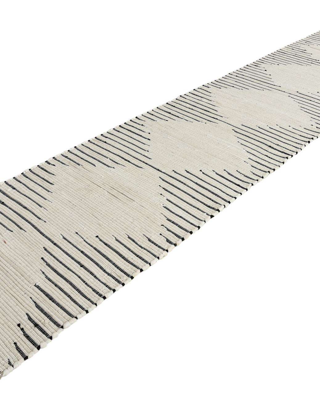 Läufer Handgeflochten Teppich Chindi Cotton in Weiss von Hadorn™ - Lifestyle Image