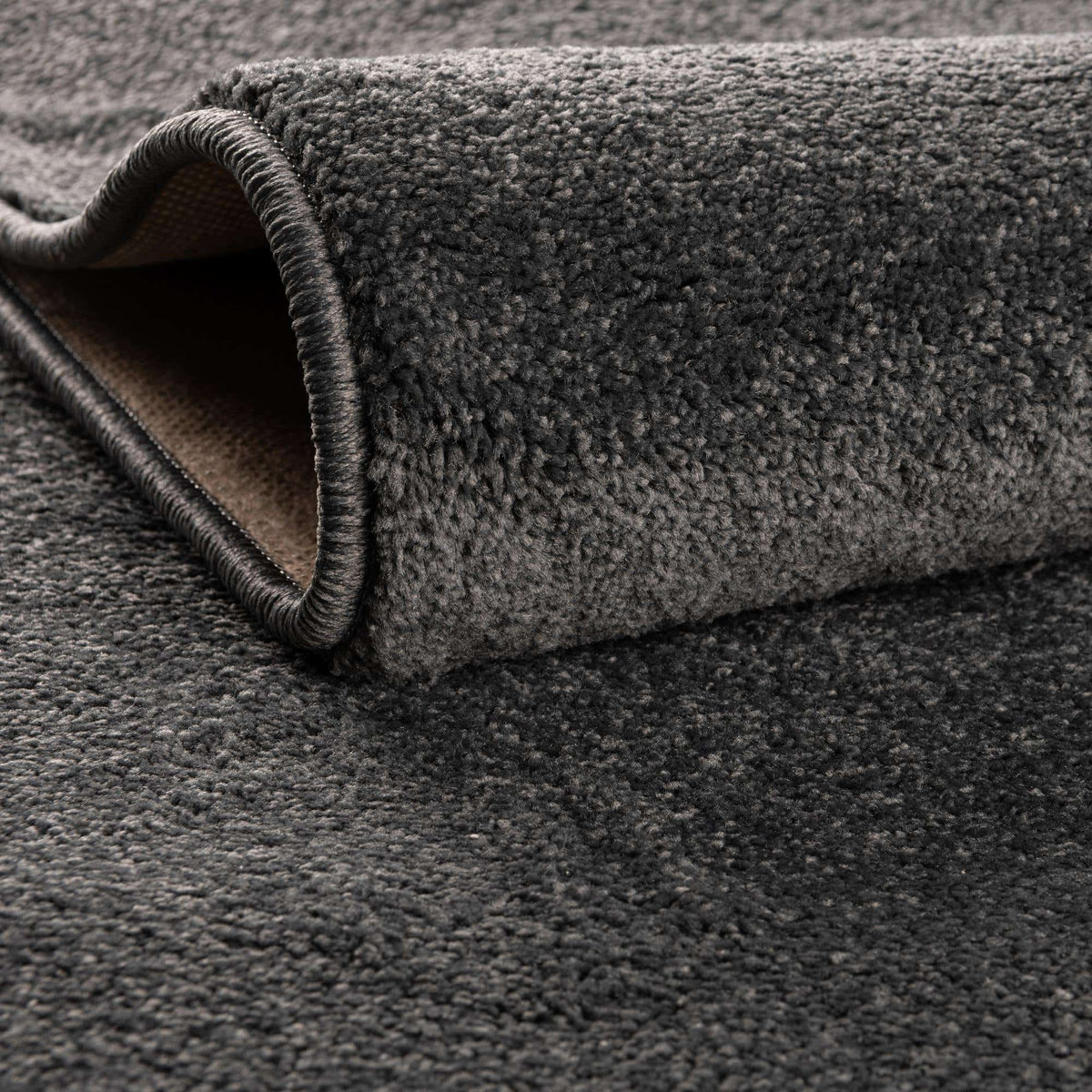 Läufer Teppich Everyday Solid in Stom Grau von Hadorn™ - Lifestyle Image