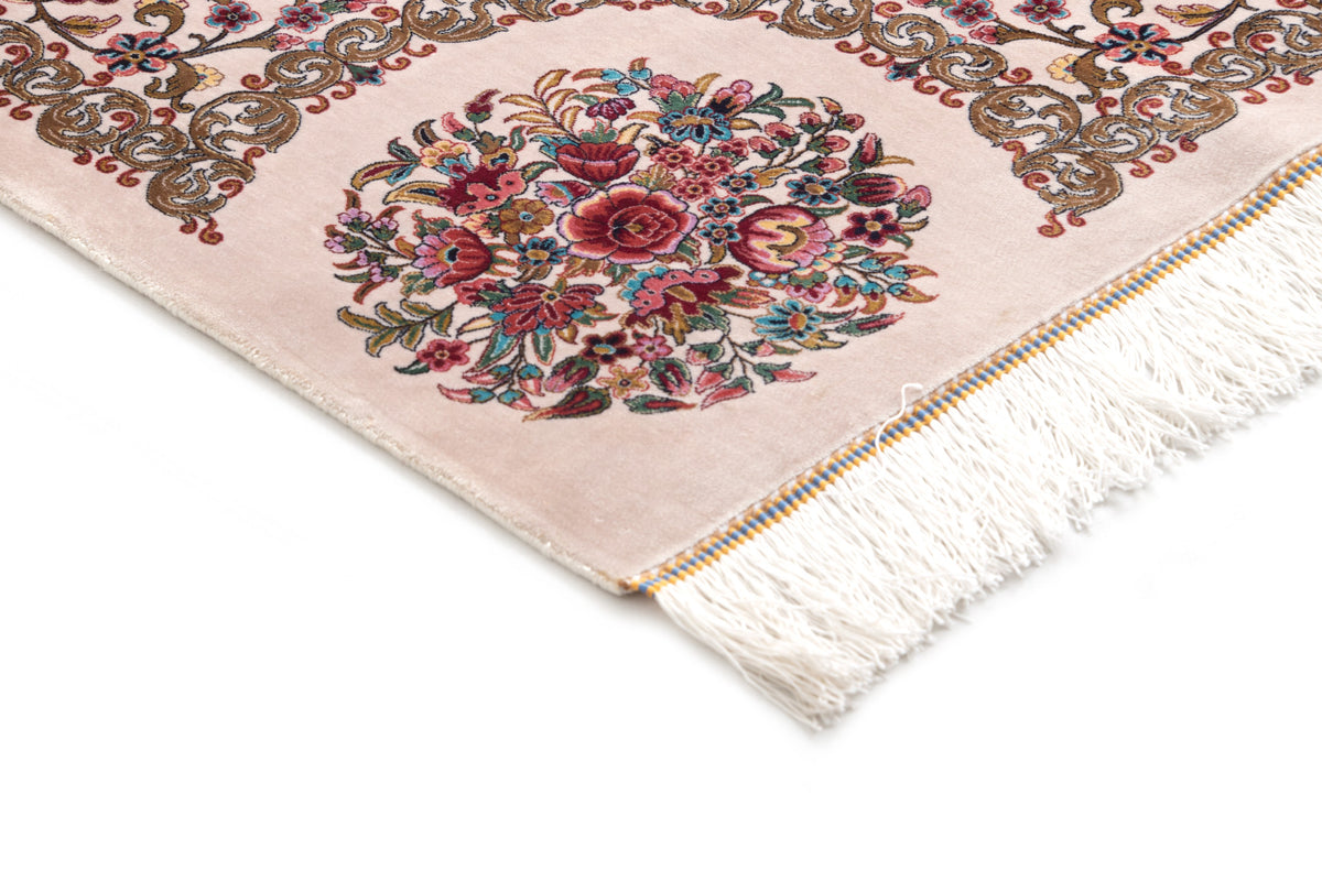 Rechteck Teppich Ghom Design in Rosa von Hadorn™ - Lifestyle Image