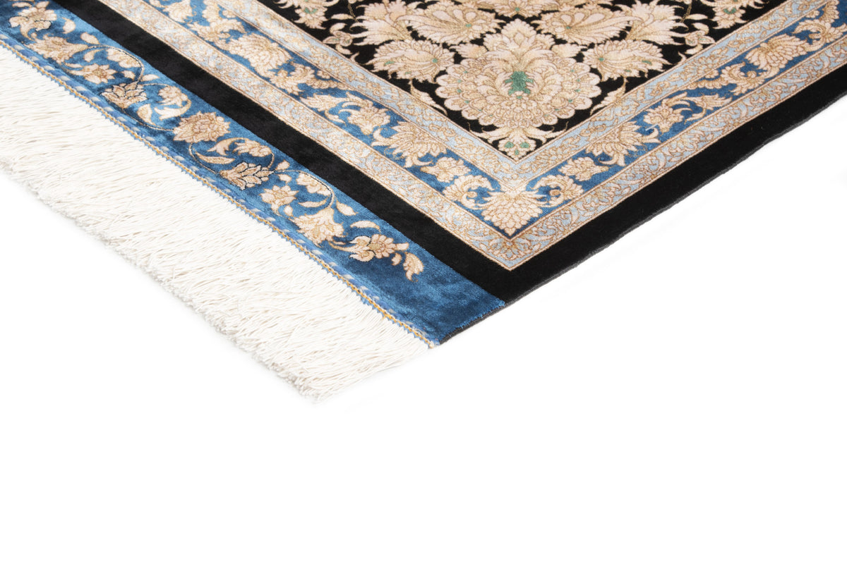 Rechteck Teppich Ghom Design in Schwarz von Hadorn™ - Lifestyle Image
